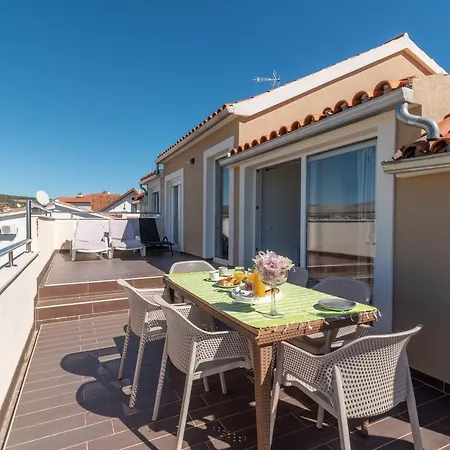 Pupa Apartament *