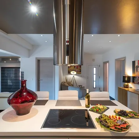 Pupa Apartment