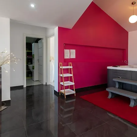 Pupa Apartment *