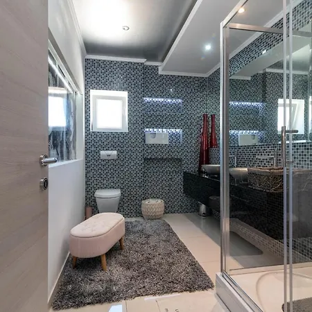 Pupa Apartment *