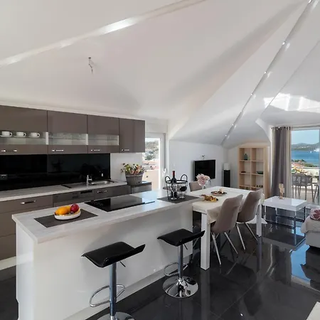 Pupa Apartment *